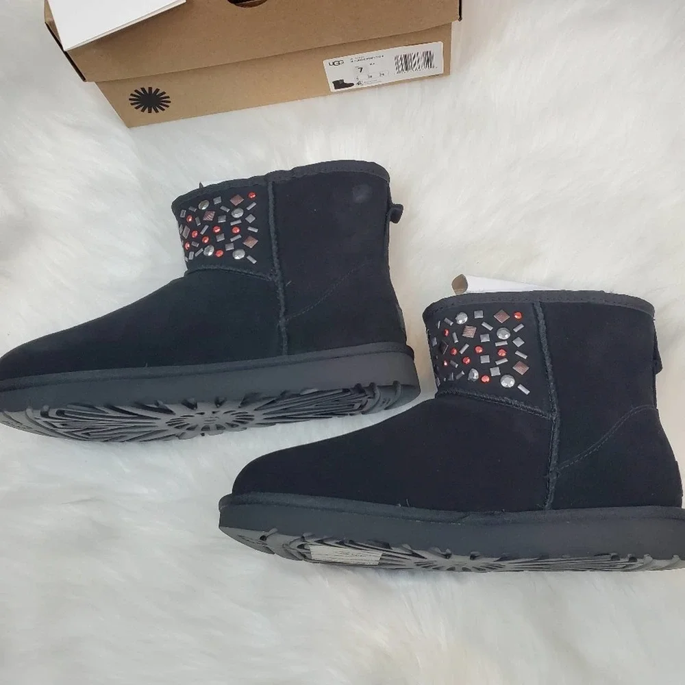 UGG Size 7 Black Genuine Sheepskin Mini Stud II Short Boots NIB